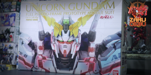 Bandai 1/60 PG Unicorn Gundam Psycho-Frame Prototype Mobile Suit